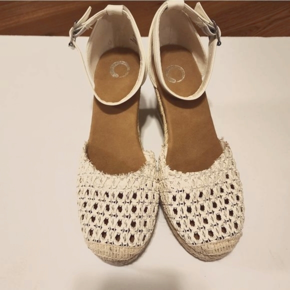 JOURNEE COLLECTION White Sierra Espadrille Wedge Sandal Size 9 - Picture 4 of 10
